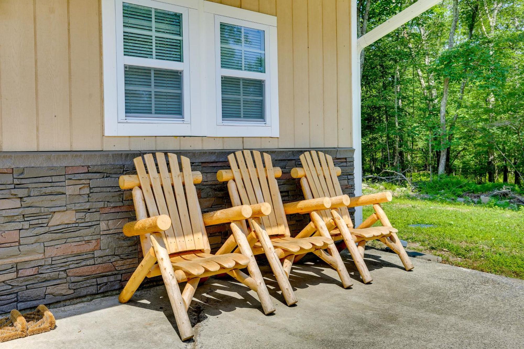 Secluded Poconos Cabin With Fire Pit On 75 Acres! East Stroudsburg Dış mekan fotoğraf