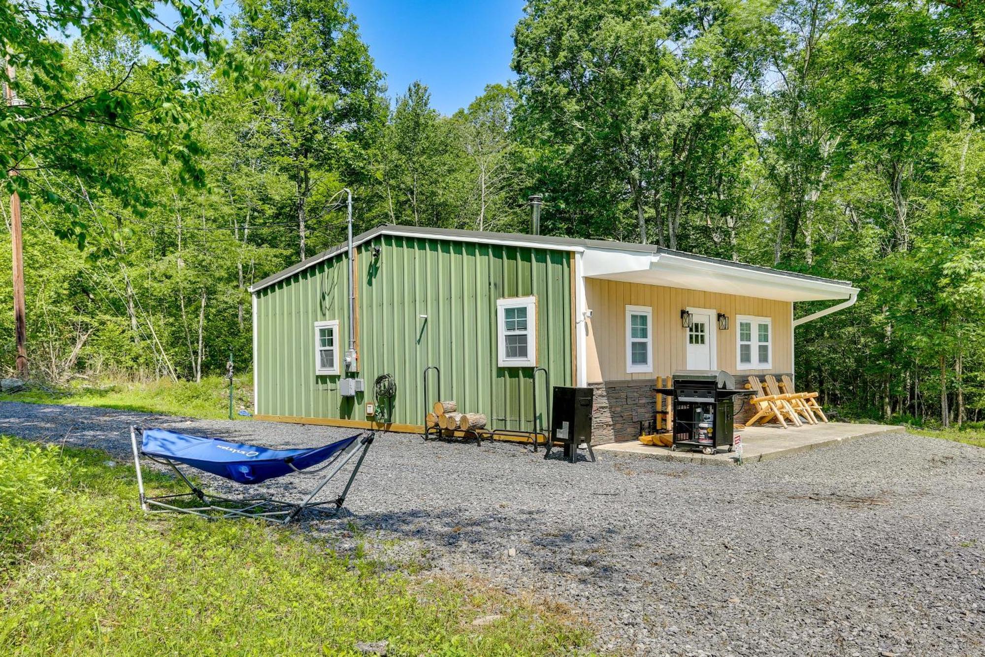 Secluded Poconos Cabin With Fire Pit On 75 Acres! East Stroudsburg Dış mekan fotoğraf